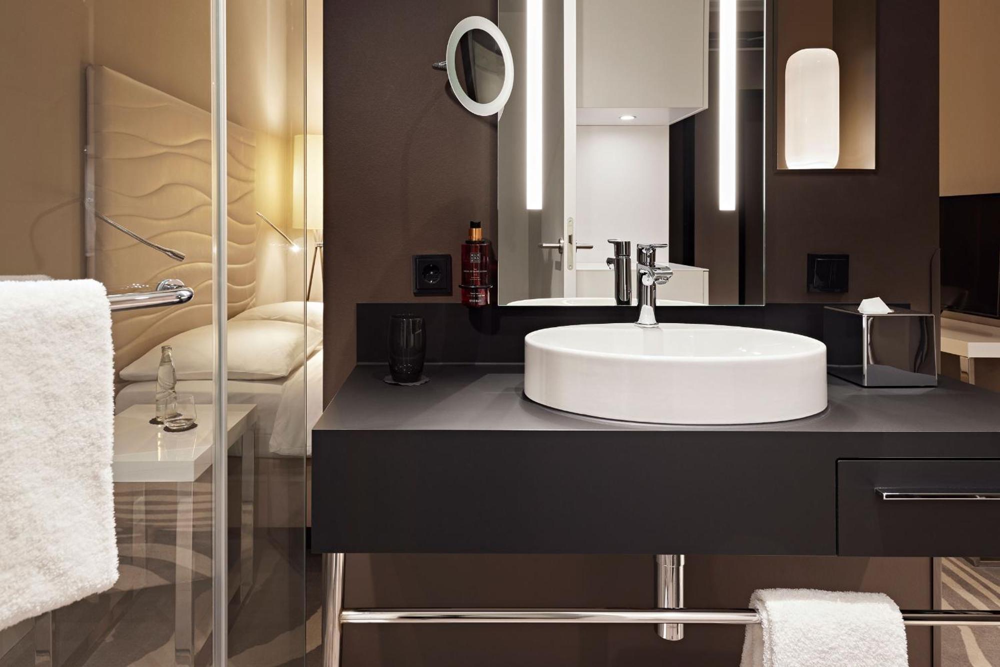 Legere Hotel Билефелд Екстериор снимка